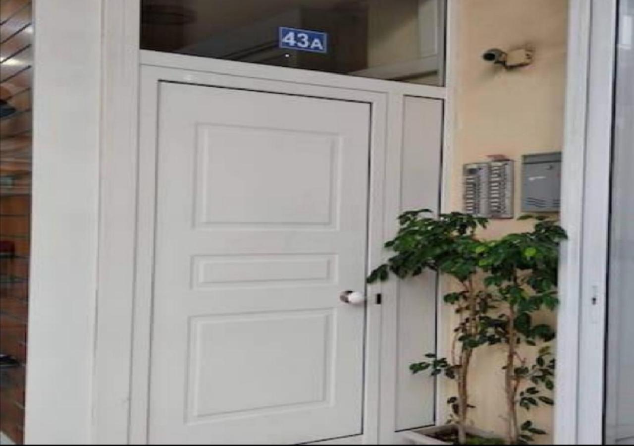 Отель House In The Center Of Piraeus Next To The Port And The Metro!! Экстерьер фото