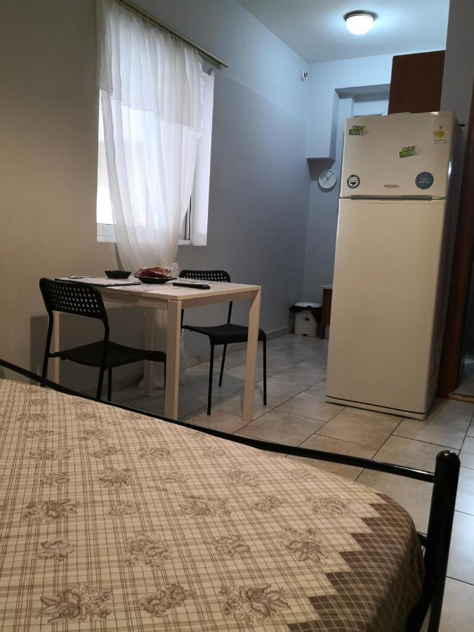 Отель House In The Center Of Piraeus Next To The Port And The Metro!! Экстерьер фото